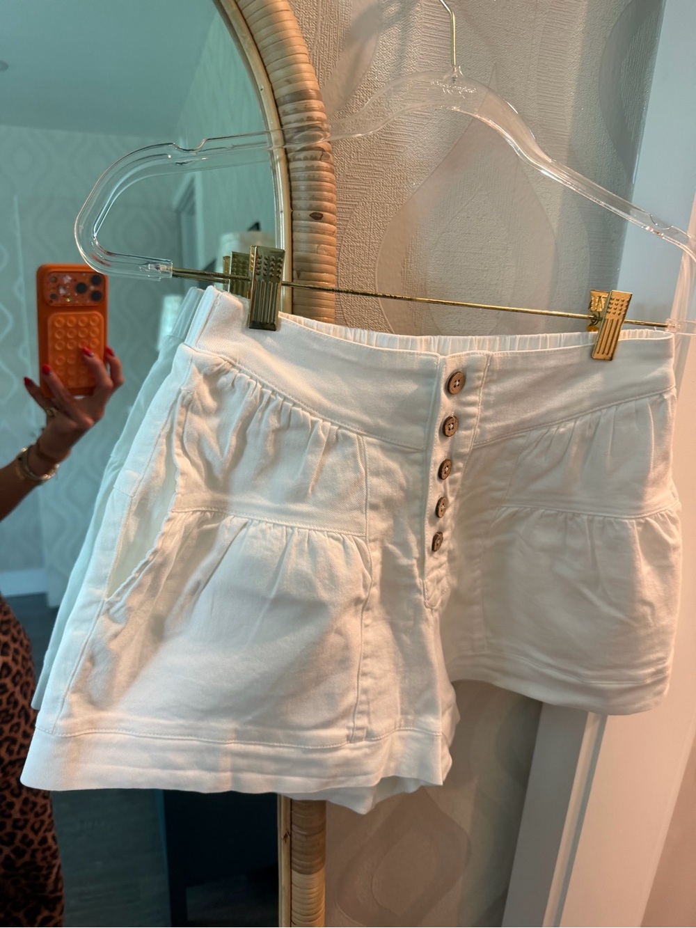 Vintage Havana White Button-Front Shorts with Gathered Pockets